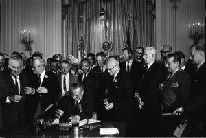 lyndon_johnson_signing_civil_rights_act_2_july_1964